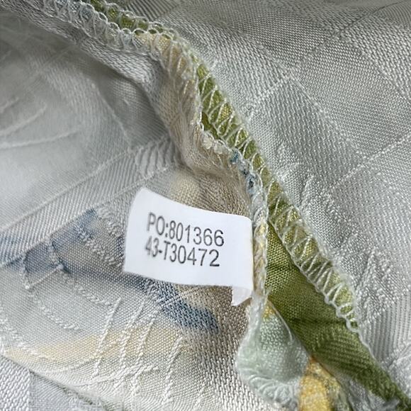 Tommy Bahama Hawaiian Print Silk Shirt Size Medium- T30472 - Picture 6 of 6